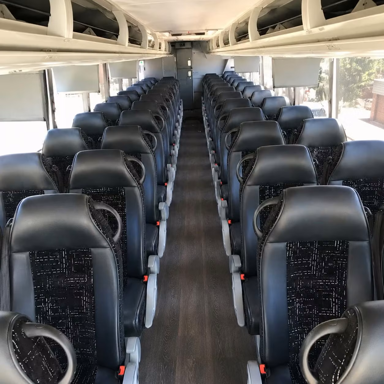 multi day and long distance corporate charter buses out of sioux falls